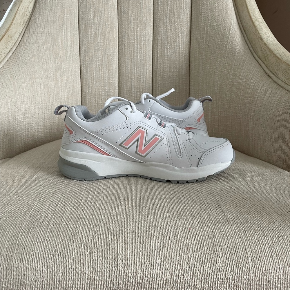 New Balance white and pink sneakers size 7.5 - Picture 3 of 7